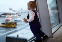 Comment voyager en avion avec des enfants