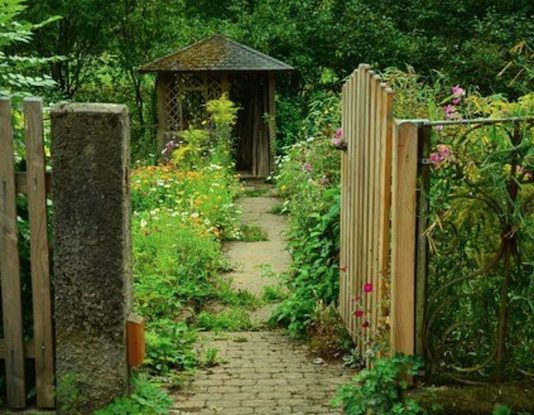 Pour vivre heureux vivons… au jardin !