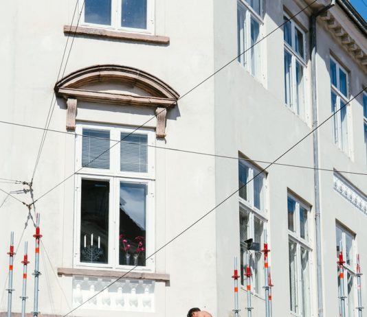 Peindre sa façade en crépi : quel type de peinture utiliser?