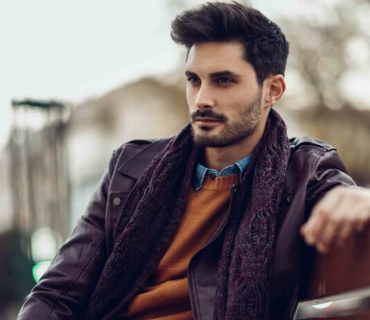 Mode homme : comment porter le col rond ? porter le col rond